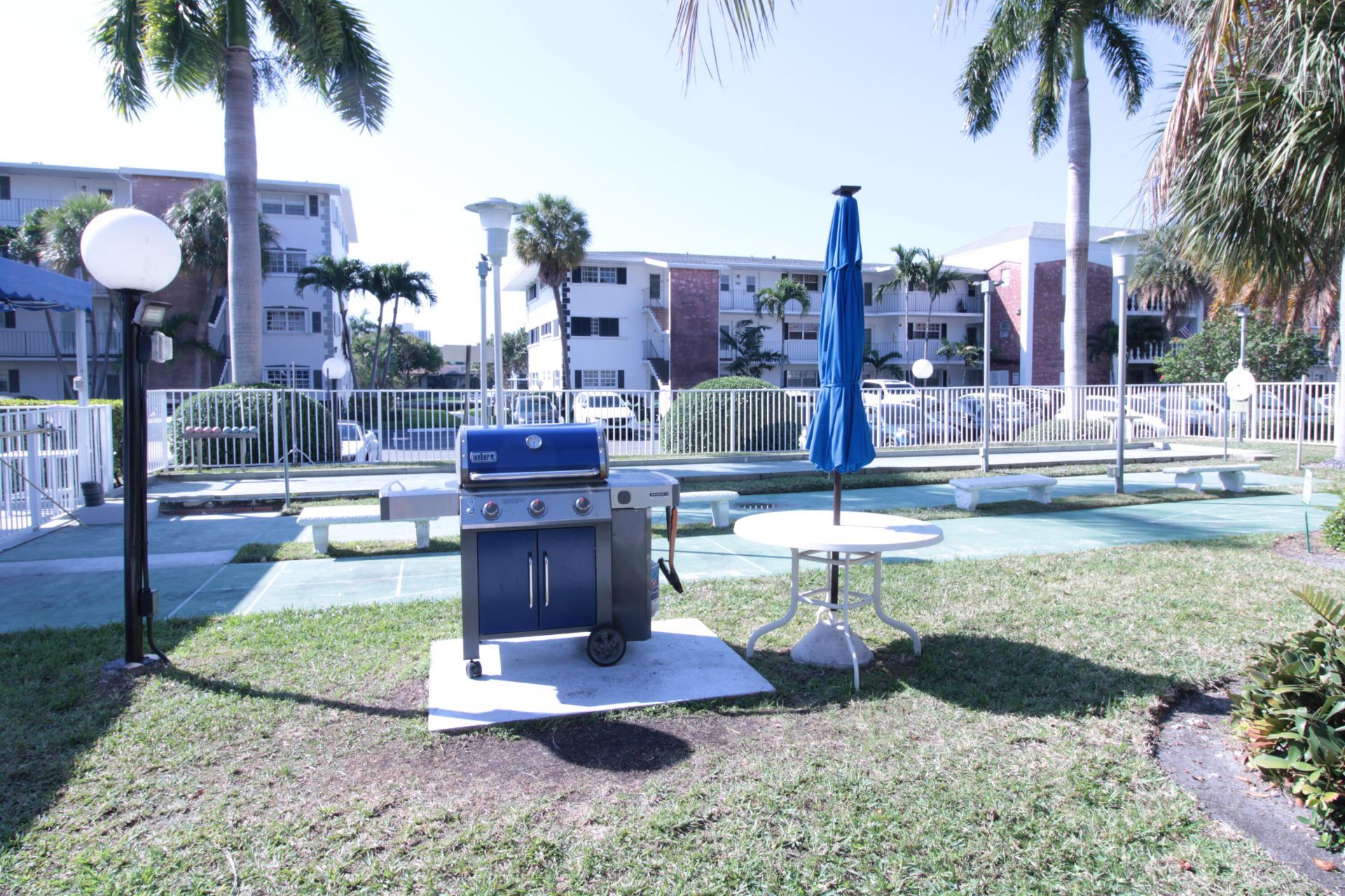 460 Paradise Isle Boulevard, Unit 203, Hallandale Beach, FL 33009 Photo