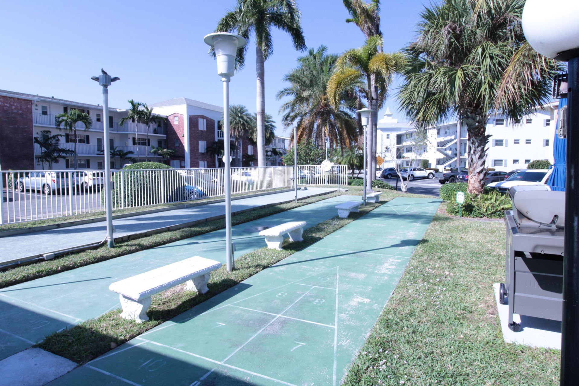 460 Paradise Isle Boulevard, Unit 203, Hallandale Beach, FL 33009 Photo