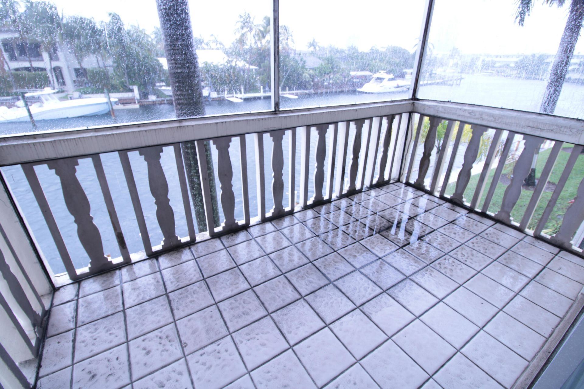 460 Paradise Isle Boulevard, Unit 203, Hallandale Beach, FL 33009 Photo
