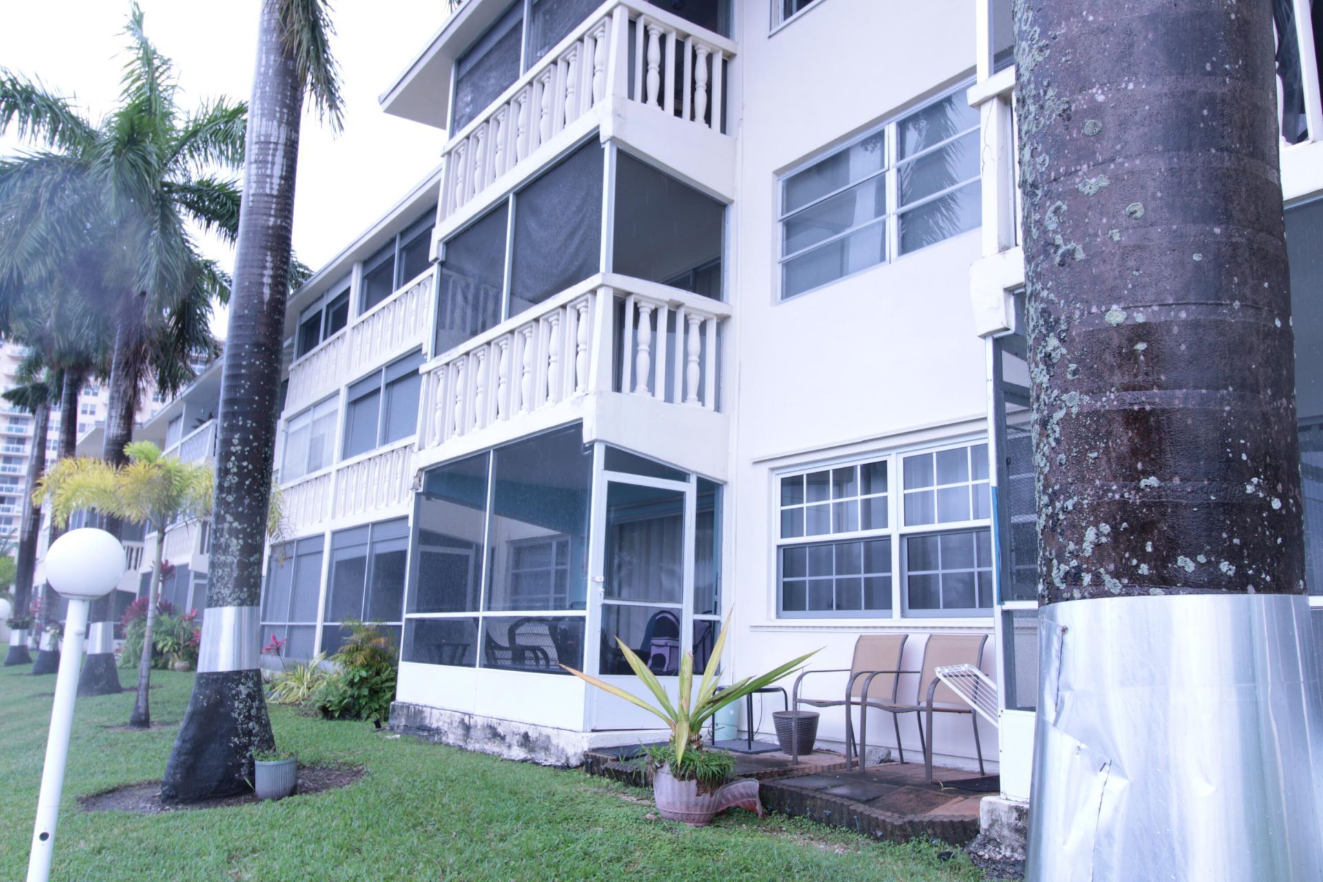 460 Paradise Isle Boulevard, Unit 203, Hallandale Beach, FL 33009 Photo