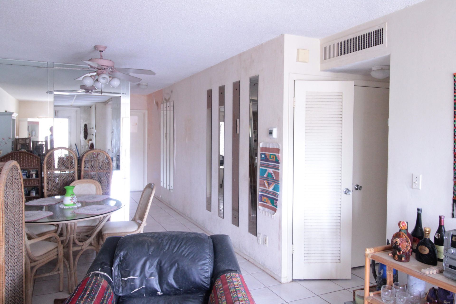 460 Paradise Isle Boulevard, Unit 203, Hallandale Beach, FL 33009 Photo