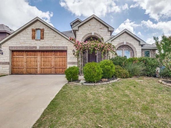 516 Lakeview Drive, Alvarado, TX 76009