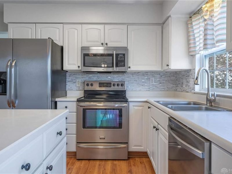 1053 Ashbrooke Lane, Xenia, OH 45385 Photo 12