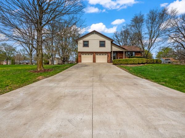 15878 Old Orchard Road , Bloomington, IL 61705