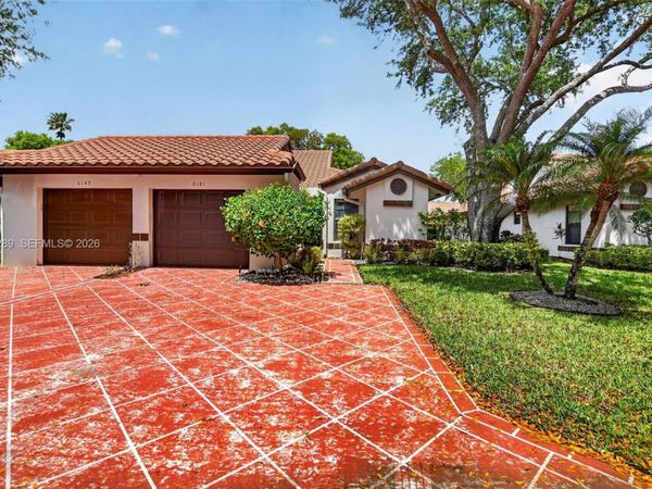 6141 SE Sunny Pointe Cir, Delray Beach, FL 33484