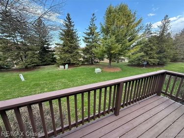 61016 Evergreen Court, South Lyon, MI 48178