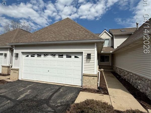61016 Evergreen Court, South Lyon, MI 48178