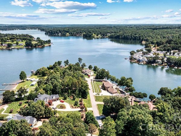 4202 54th Avenue NE, Hickory, NC 28601