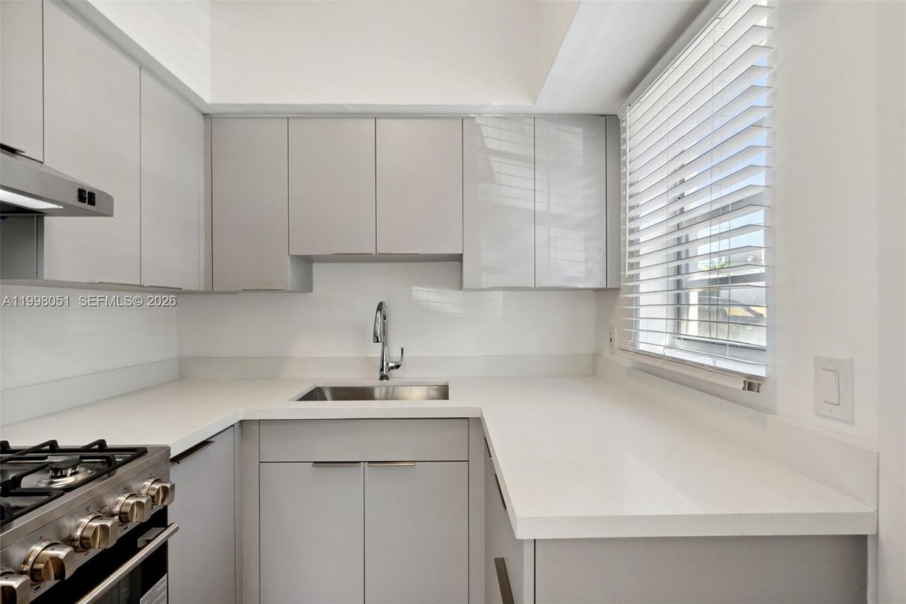 221 Antiquera Ave, Unit 8, Coral Gables, FL 33134 Photo