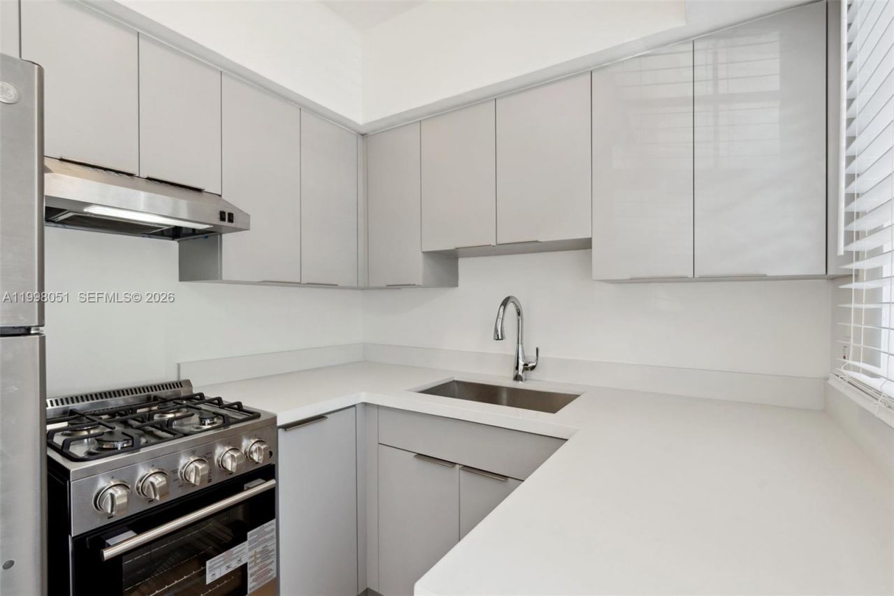 221 Antiquera Ave, Unit 8, Coral Gables, FL 33134 Photo