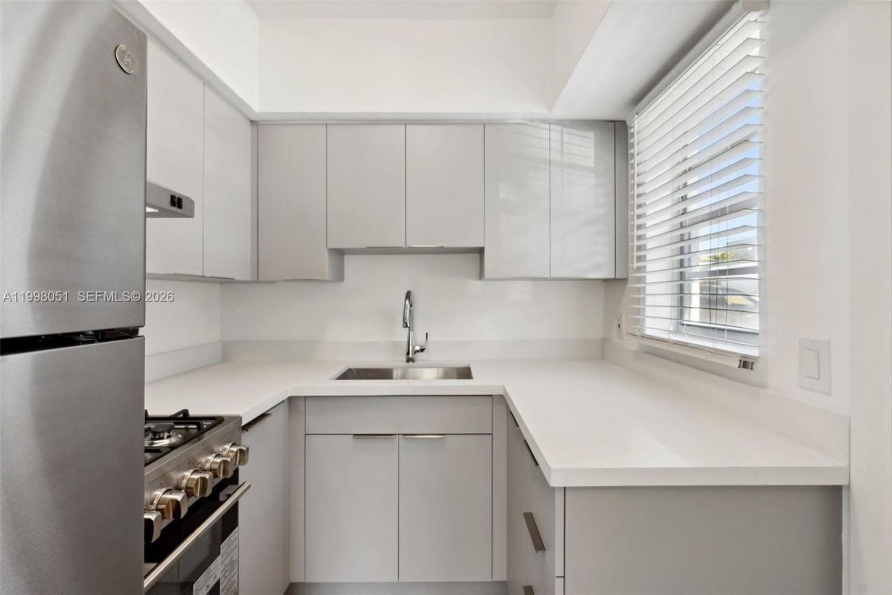 221 Antiquera Ave, Unit 8, Coral Gables, FL 33134 Photo