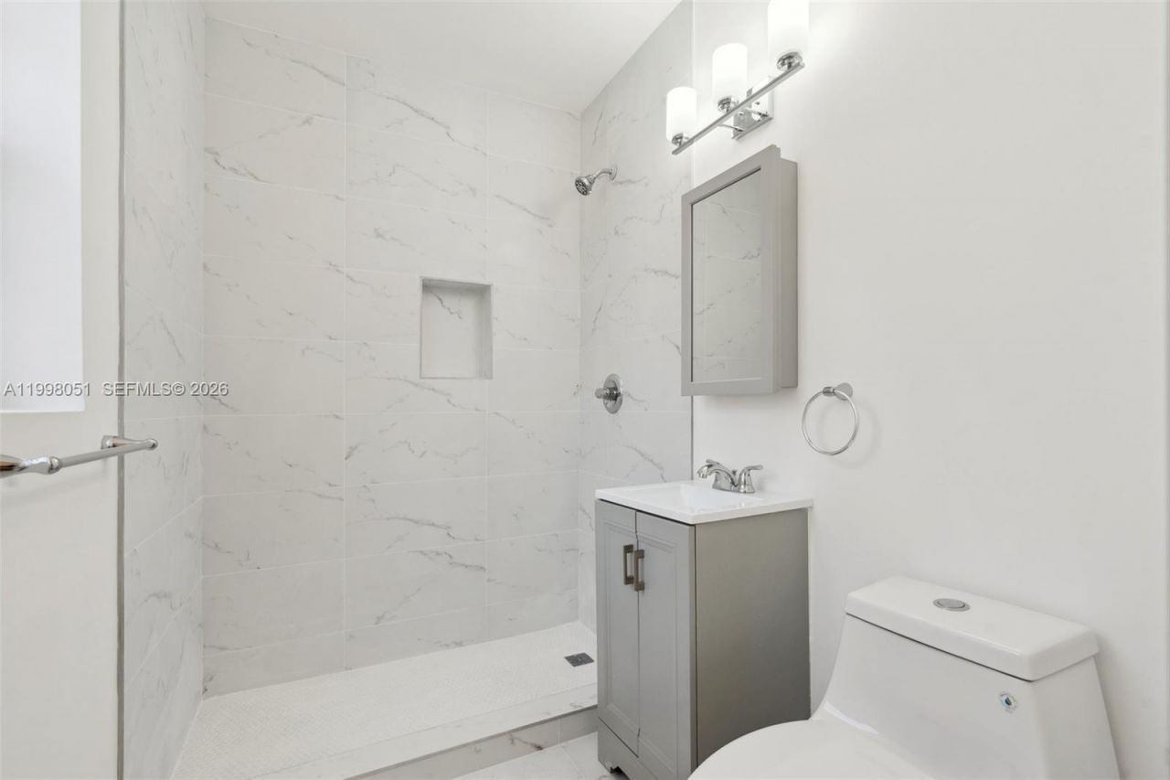 221 Antiquera Ave, Unit 8, Coral Gables, FL 33134 Photo