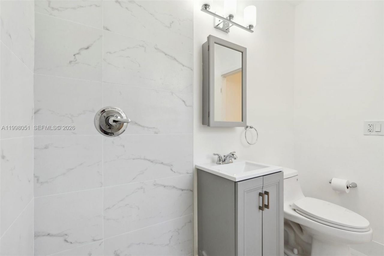 221 Antiquera Ave, Unit 8, Coral Gables, FL 33134 Photo