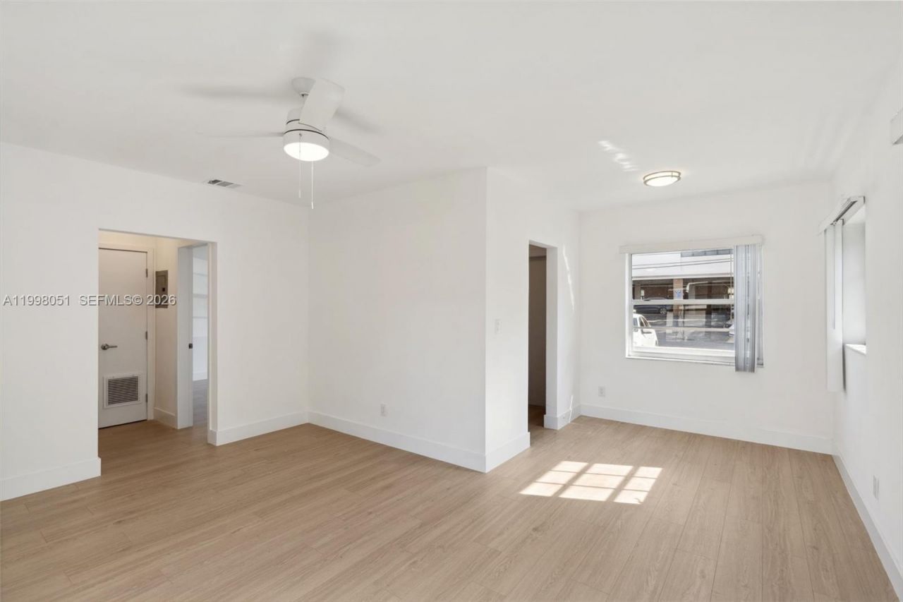 221 Antiquera Ave, Unit 8, Coral Gables, FL 33134 Photo