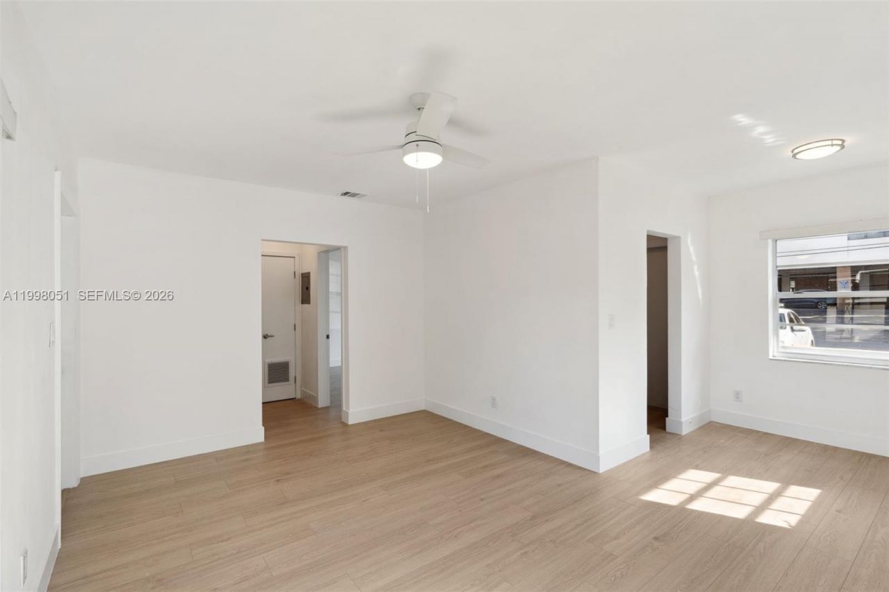 221 Antiquera Ave, Unit 8, Coral Gables, FL 33134 Photo