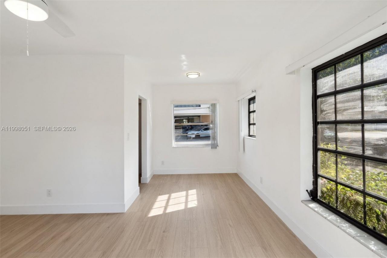 221 Antiquera Ave, Unit 8, Coral Gables, FL 33134 Photo