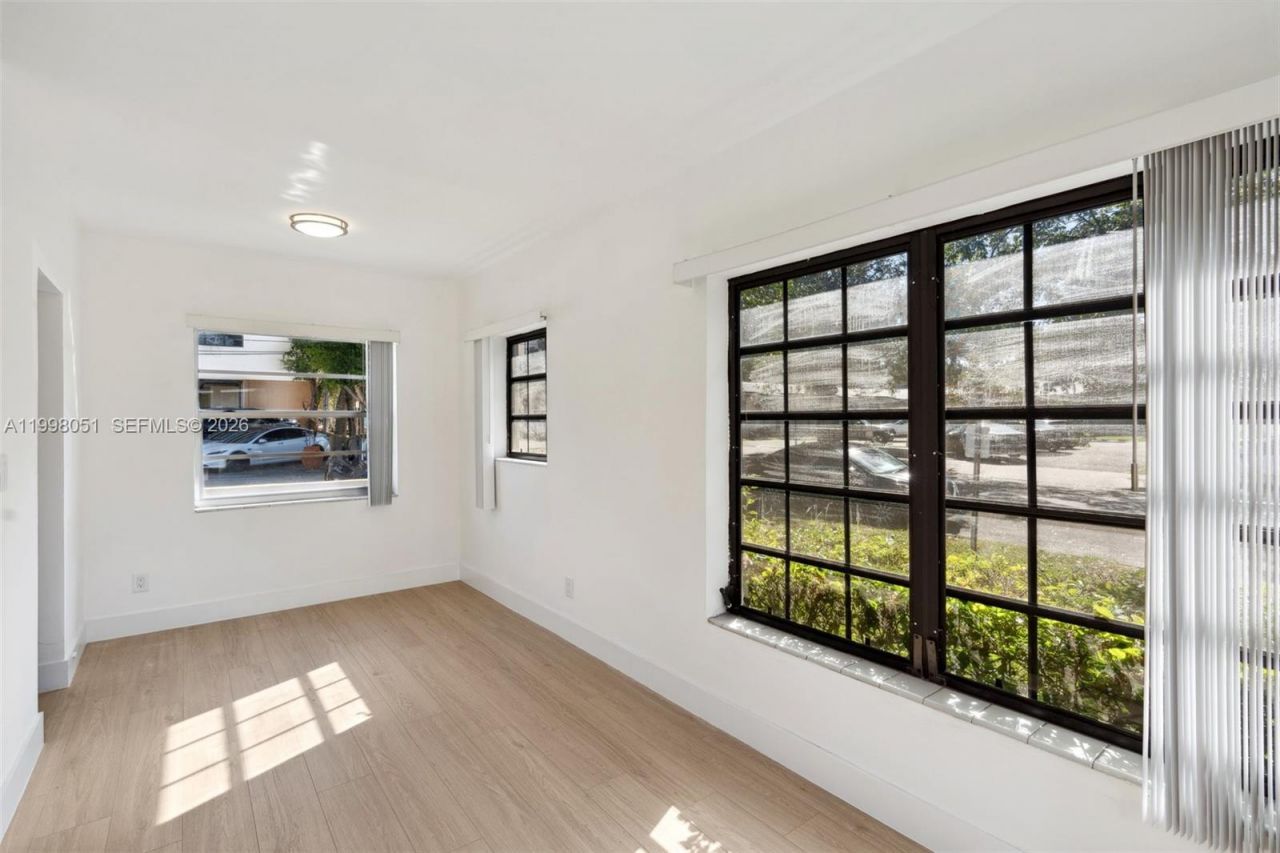 221 Antiquera Ave, Unit 8, Coral Gables, FL 33134 Photo