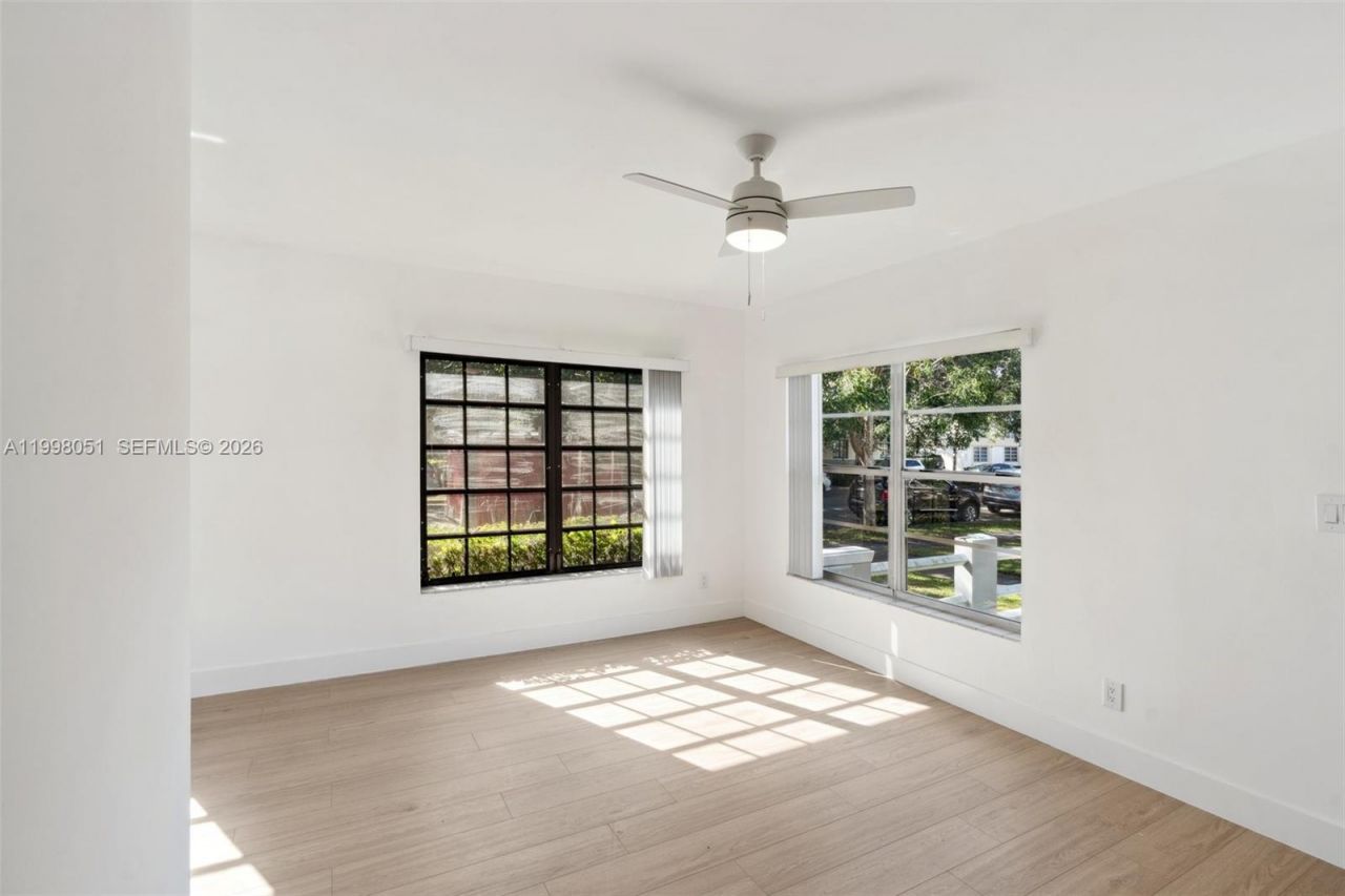 221 Antiquera Ave, Unit 8, Coral Gables, FL 33134 Photo