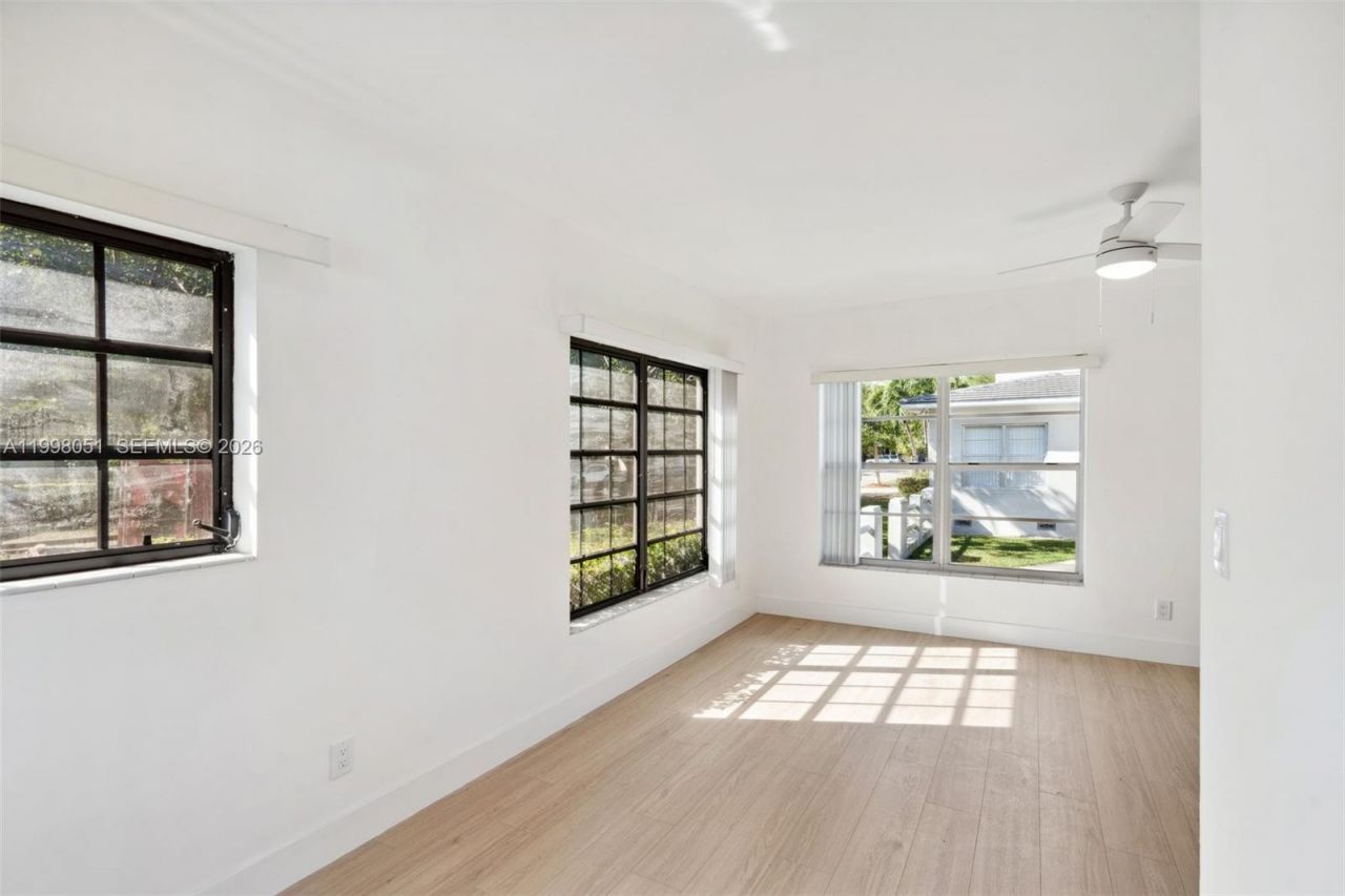 221 Antiquera Ave, Unit 8, Coral Gables, FL 33134 Photo