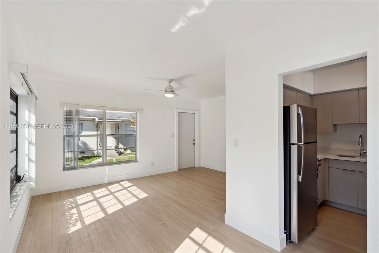 221 Antiquera Ave, Unit 8, Coral Gables, FL 33134 Photo