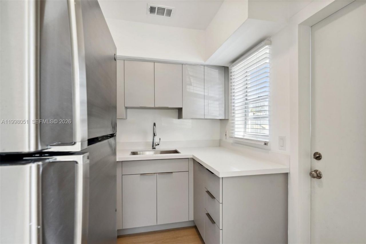 221 Antiquera Ave, Unit 8, Coral Gables, FL 33134 Photo