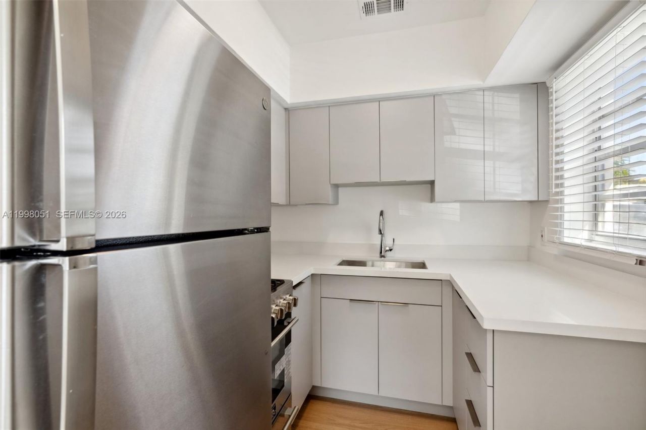 221 Antiquera Ave, Unit 8, Coral Gables, FL 33134 Photo