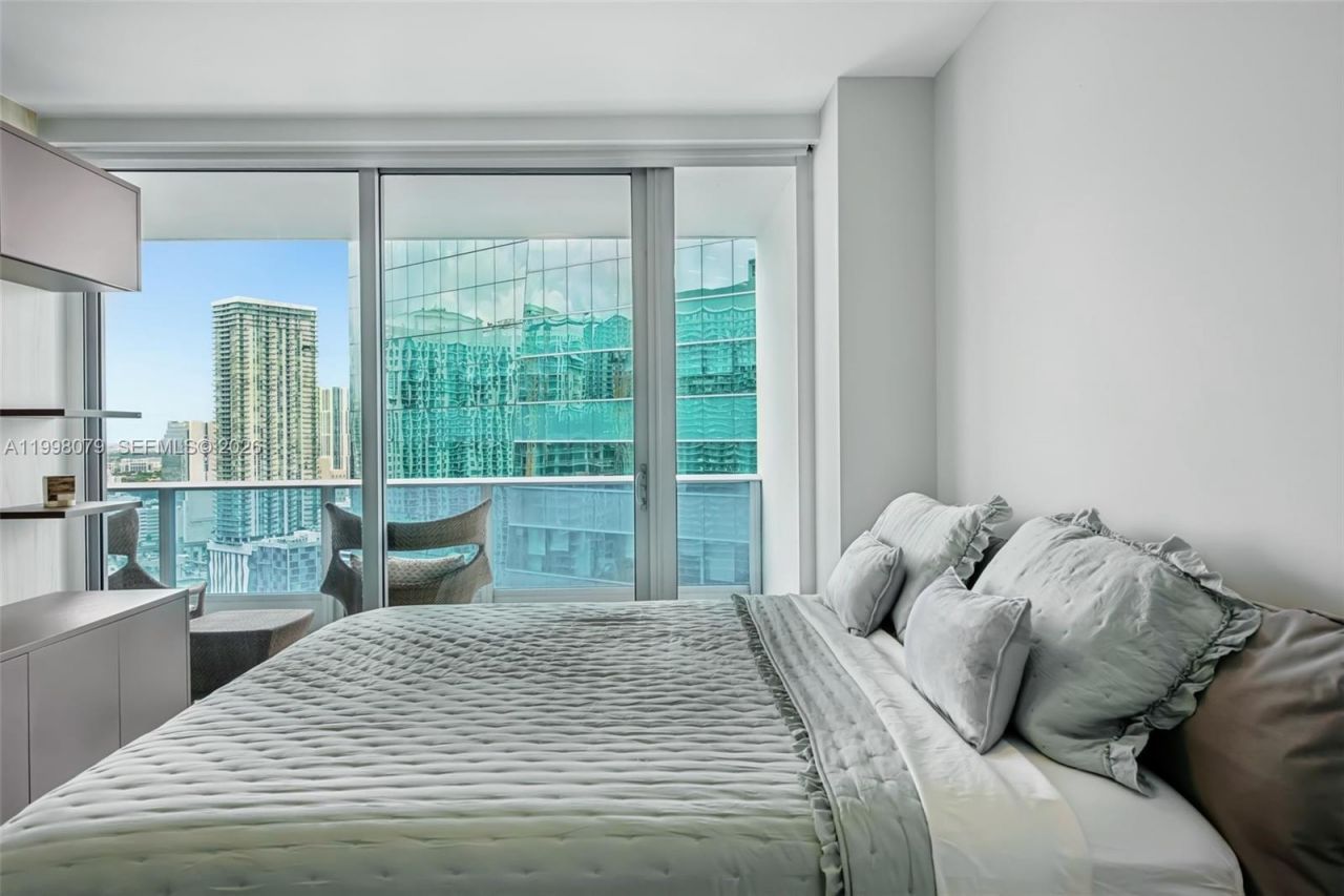 200 Biscayne Boulevard Way, Unit 3113, Miami, FL 33131 Photo