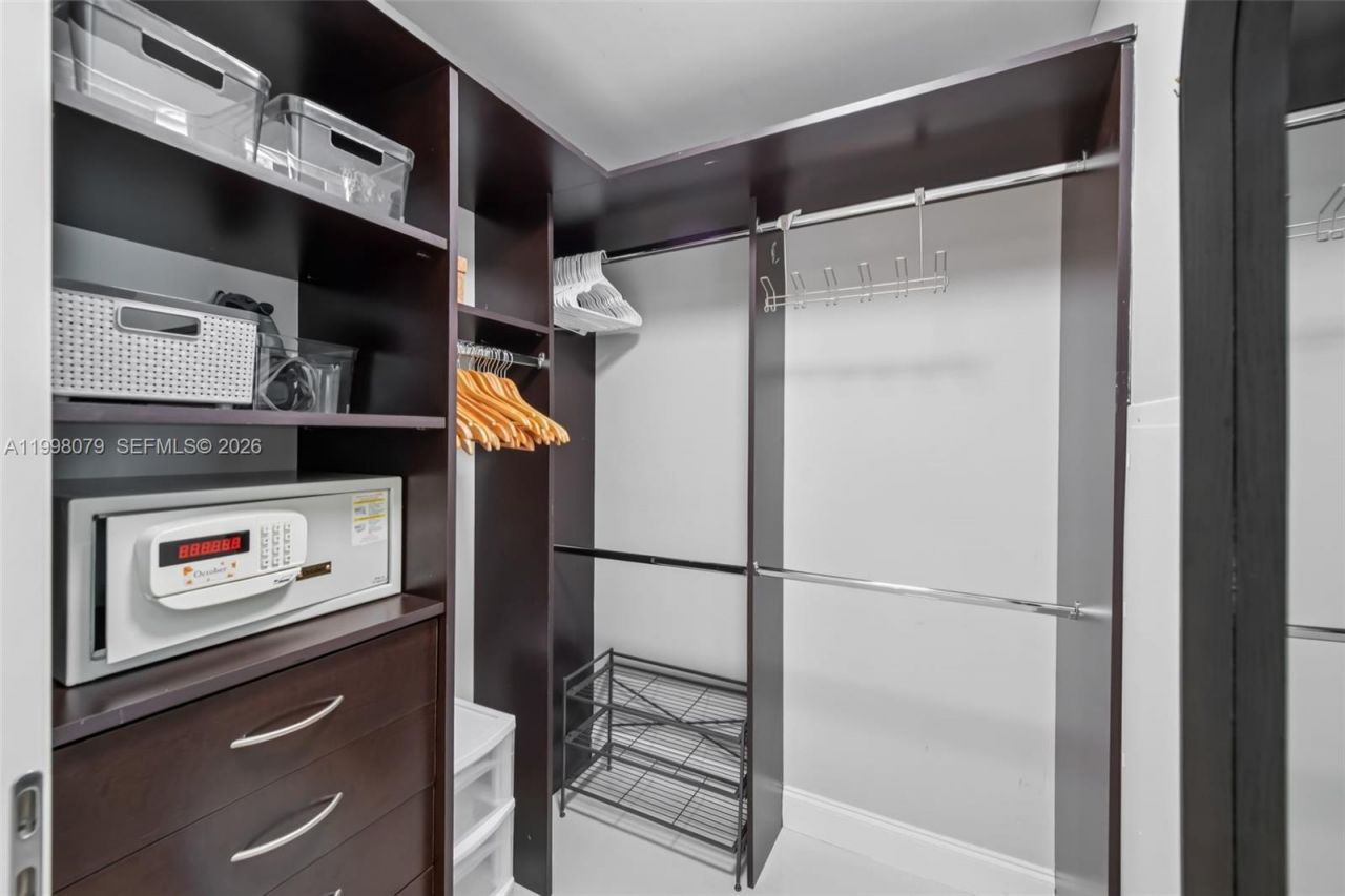200 Biscayne Boulevard Way, Unit 3113, Miami, FL 33131 Photo