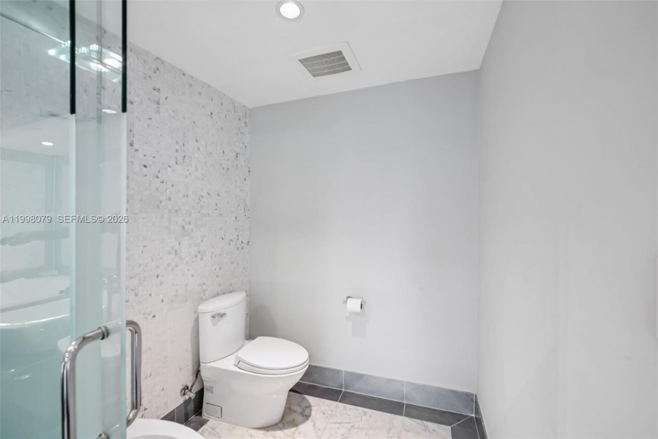 200 Biscayne Boulevard Way, Unit 3113, Miami, FL 33131 Photo