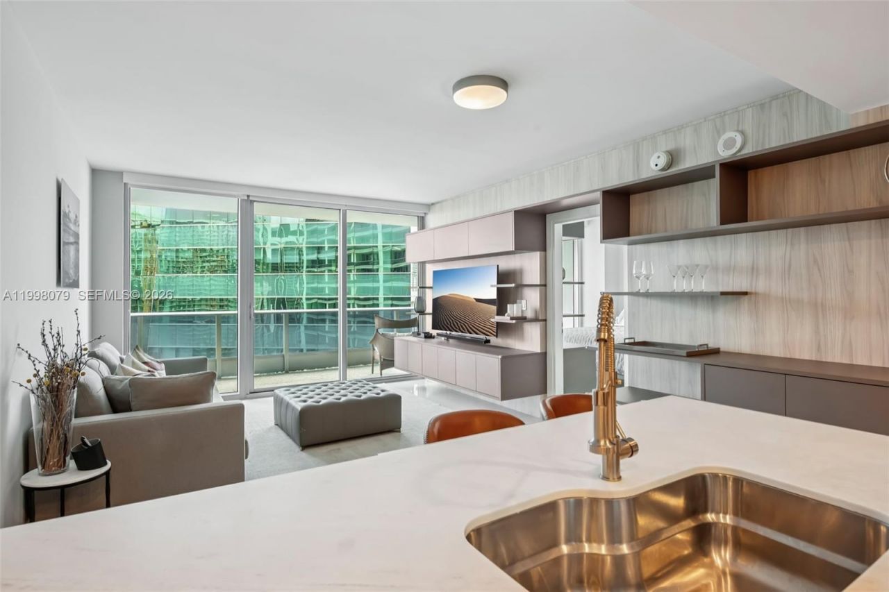 200 Biscayne Boulevard Way, Unit 3113, Miami, FL 33131 Photo