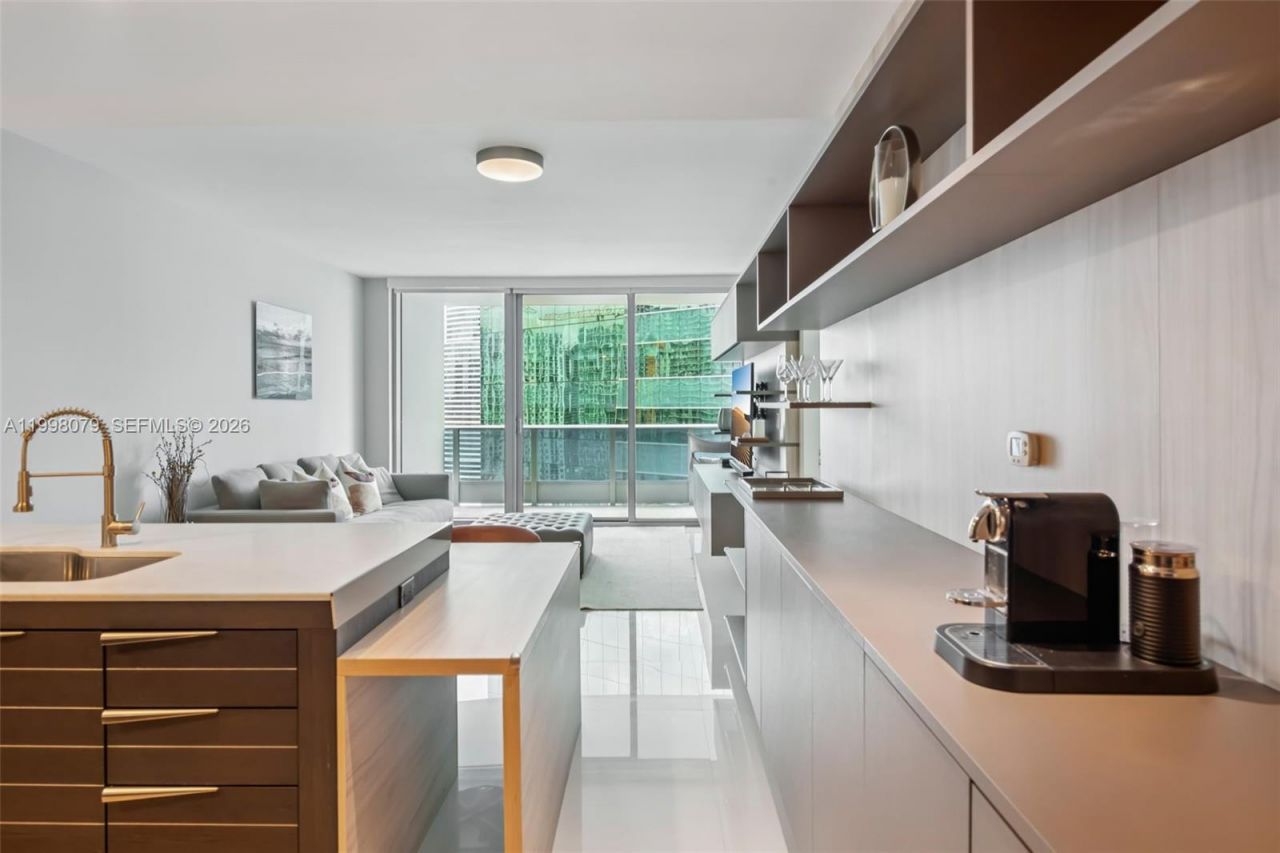 200 Biscayne Boulevard Way, Unit 3113, Miami, FL 33131 Photo
