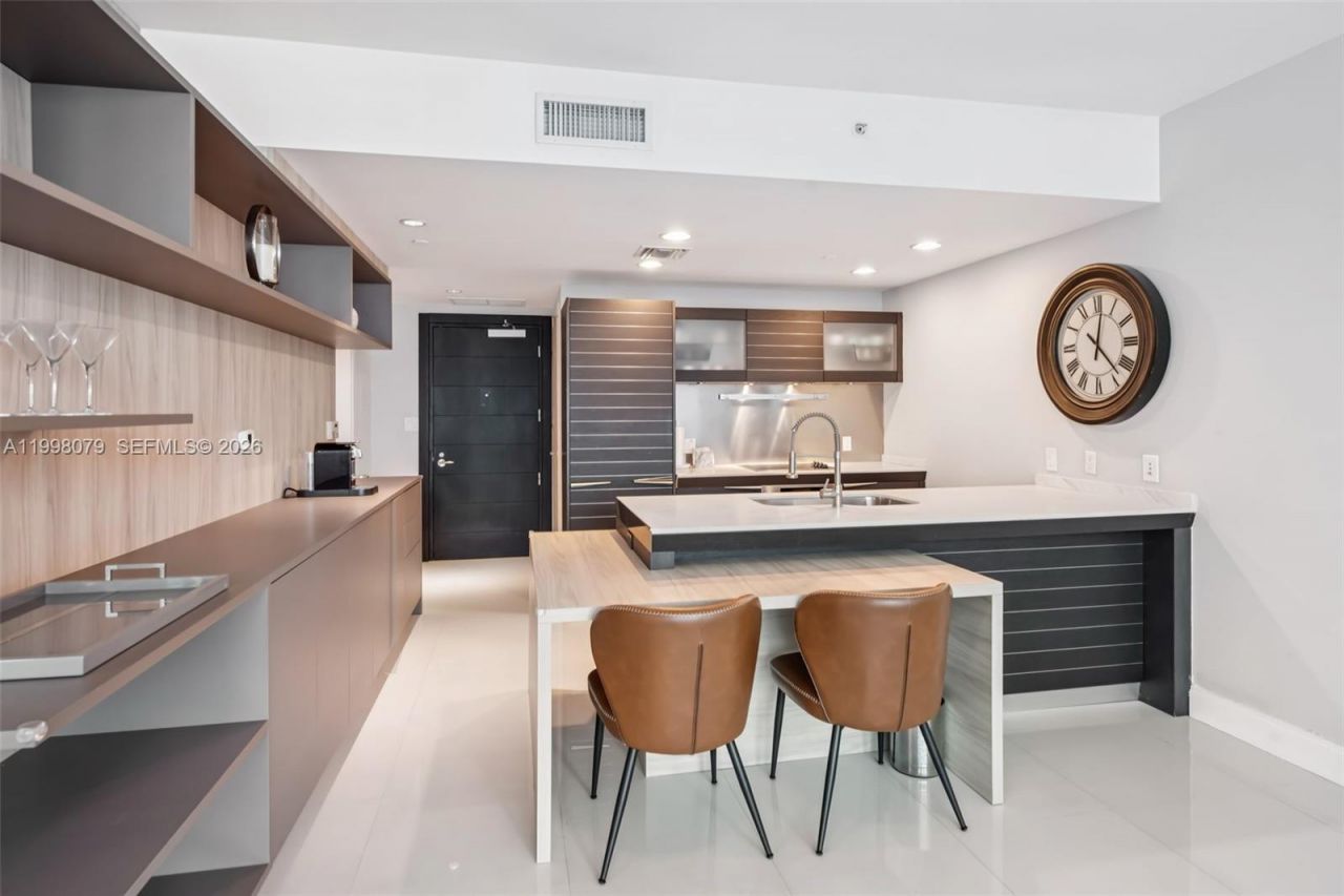 200 Biscayne Boulevard Way, Unit 3113, Miami, FL 33131 Photo