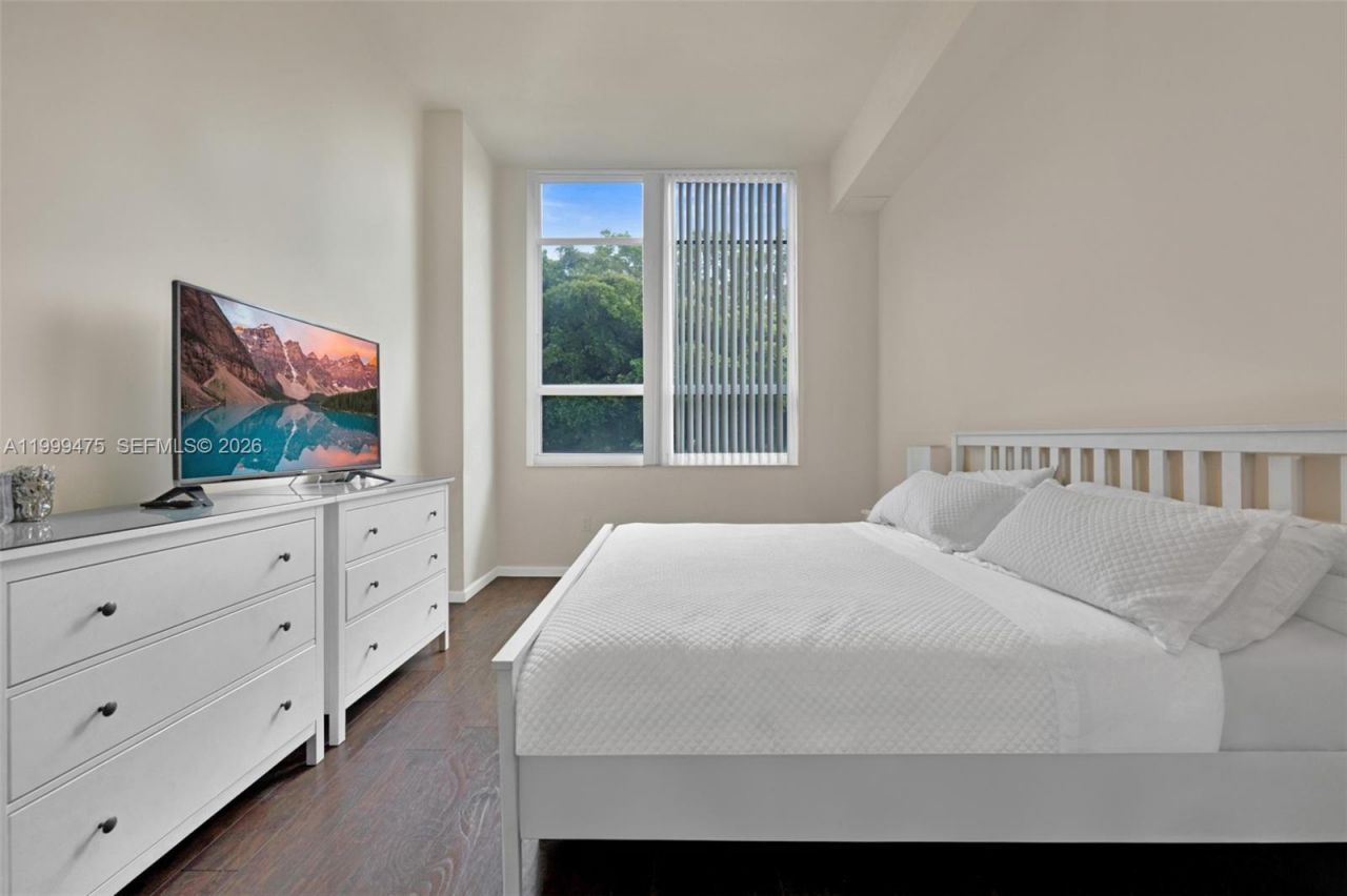 19501 W Country Club Dr, Unit 208, Aventura, FL 33180 Photo