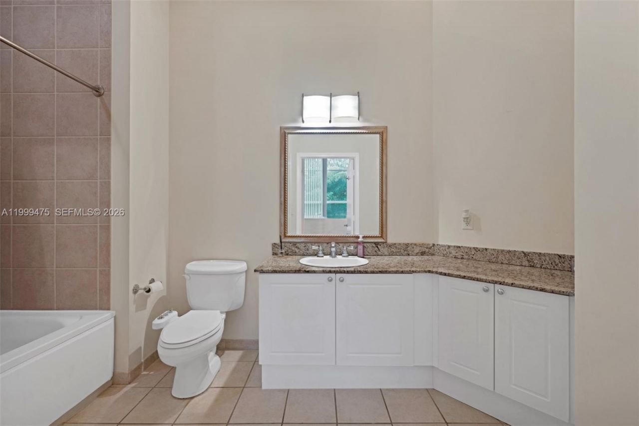 19501 W Country Club Dr, Unit 208, Aventura, FL 33180 Photo