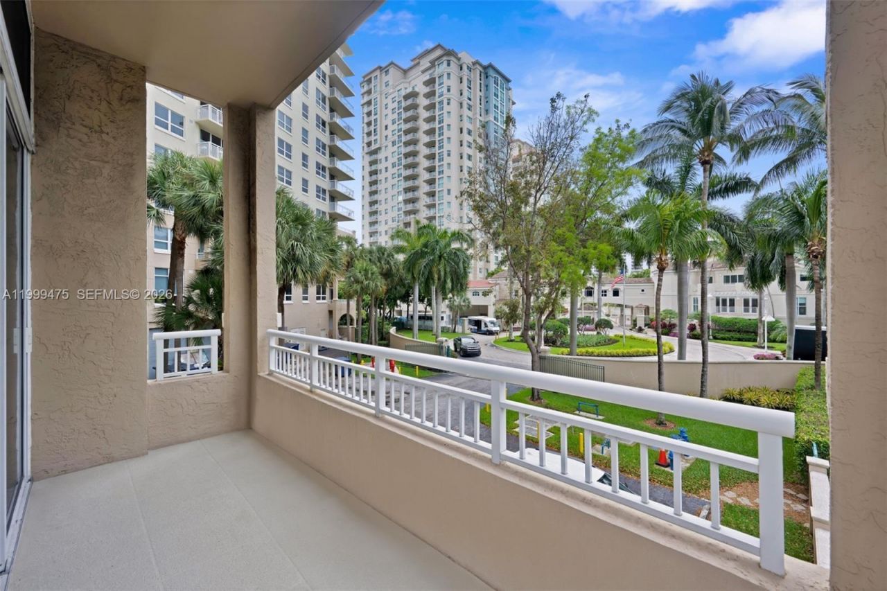 19501 W Country Club Dr, Unit 208, Aventura, FL 33180 Photo