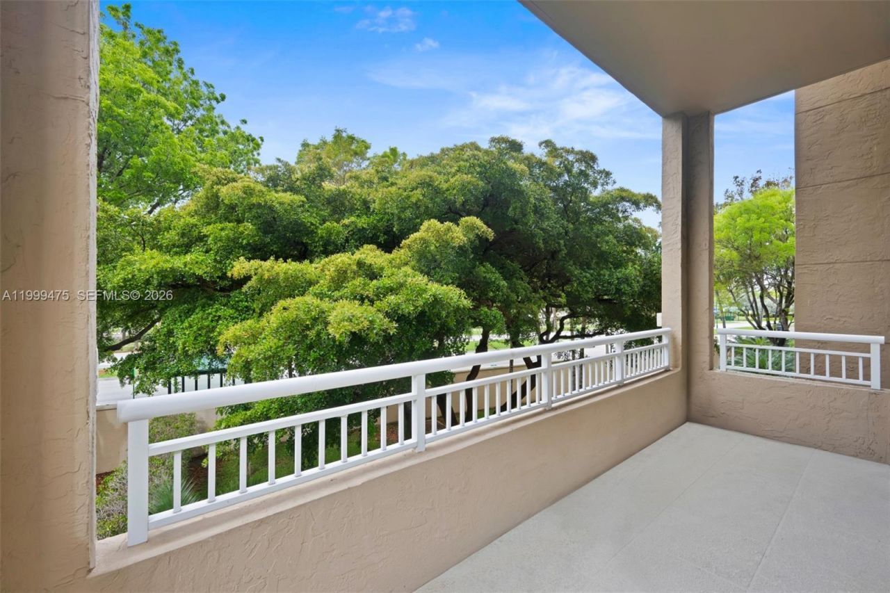 19501 W Country Club Dr, Unit 208, Aventura, FL 33180 Photo