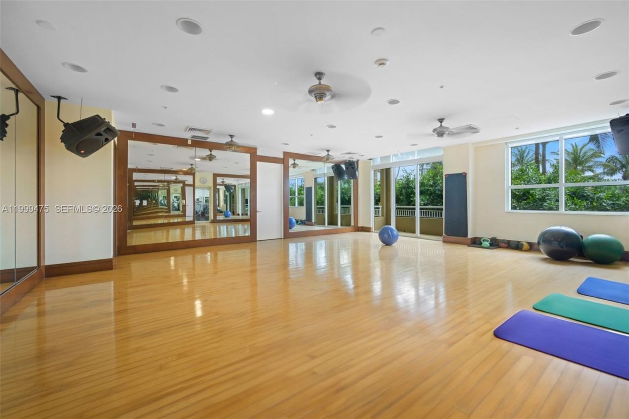 19501 W Country Club Dr, Unit 208, Aventura, FL 33180 Photo