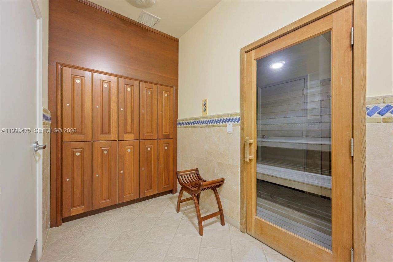 19501 W Country Club Dr, Unit 208, Aventura, FL 33180 Photo