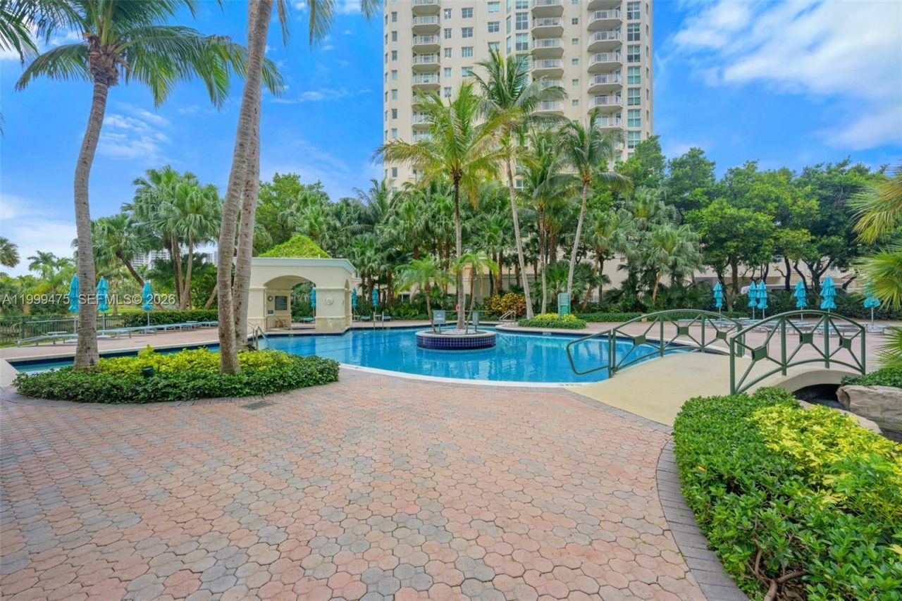 19501 W Country Club Dr, Unit 208, Aventura, FL 33180 Photo