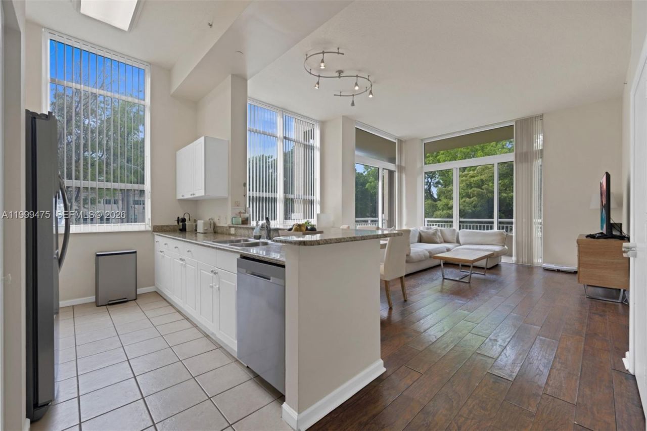 19501 W Country Club Dr, Unit 208, Aventura, FL 33180 Photo