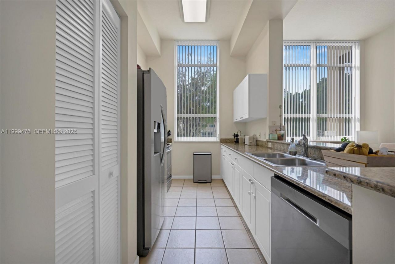 19501 W Country Club Dr, Unit 208, Aventura, FL 33180 Photo