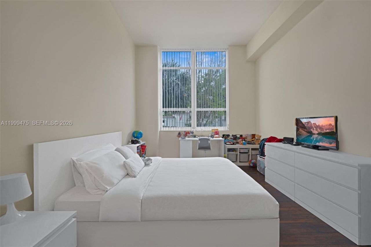 19501 W Country Club Dr, Unit 208, Aventura, FL 33180 Photo