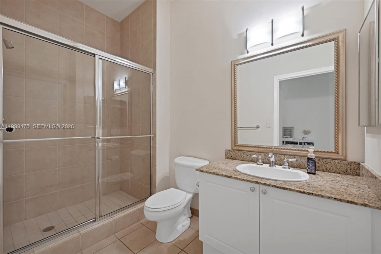 19501 W Country Club Dr, Unit 208, Aventura, FL 33180 Photo