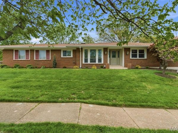 820 Posthorn Drive, Manchester, MO 63021