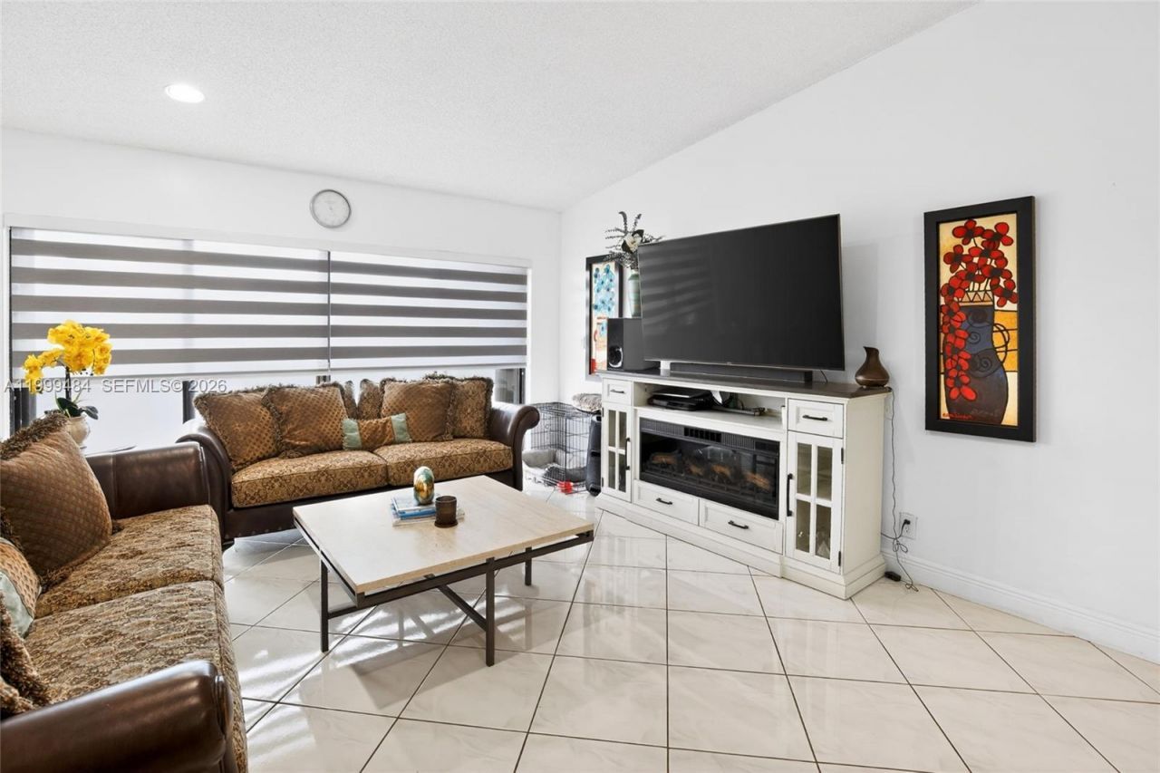 6445 W Pinehurst Cir W, Unit D25, Tamarac, FL 33321 Photo