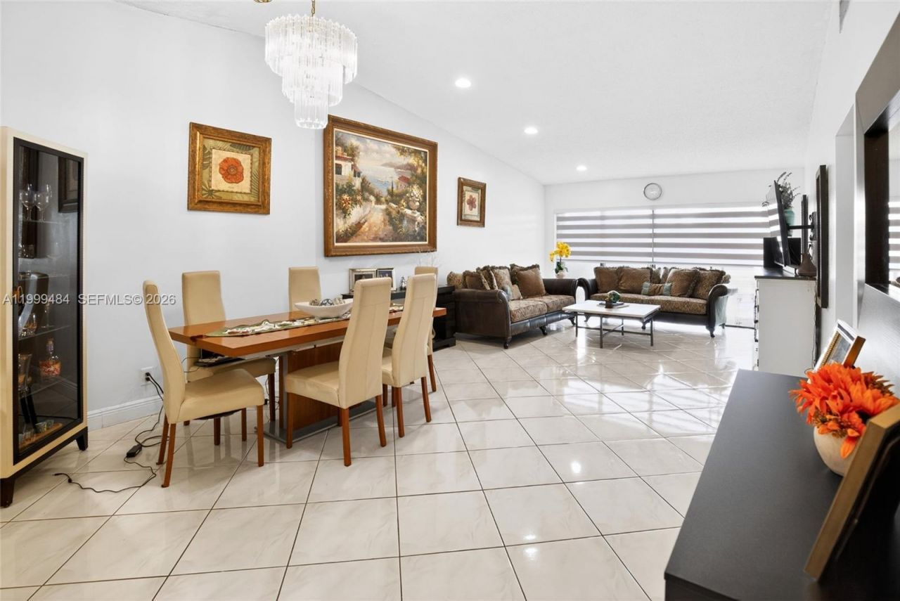 6445 W Pinehurst Cir W, Unit D25, Tamarac, FL 33321 Photo