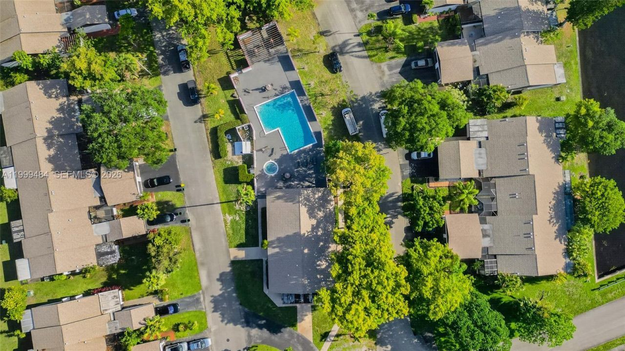 6445 W Pinehurst Cir W, Unit D25, Tamarac, FL 33321 Photo