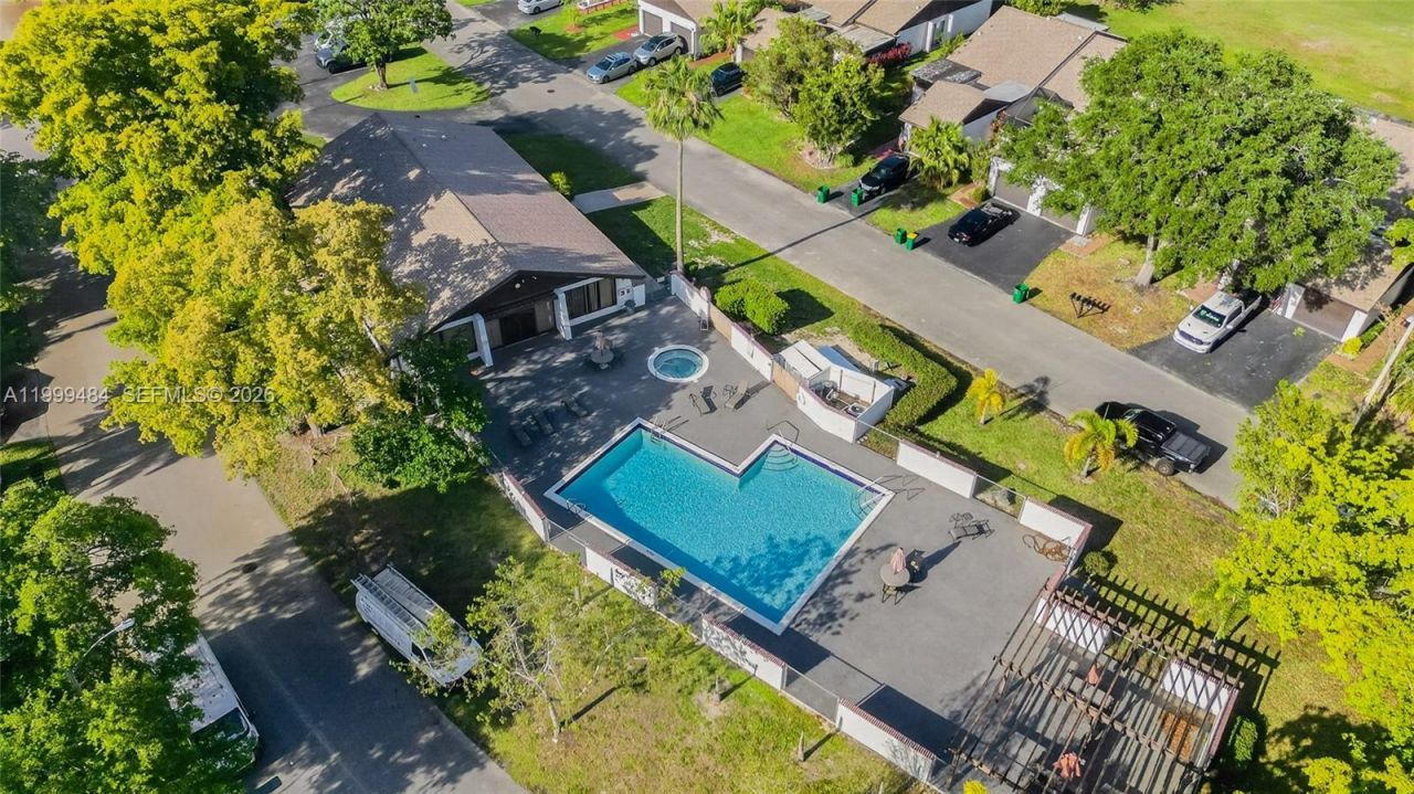 6445 W Pinehurst Cir W, Unit D25, Tamarac, FL 33321 Photo