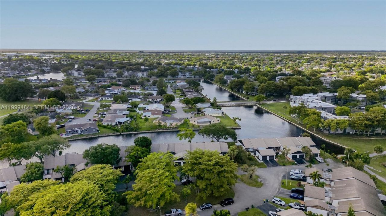 6445 W Pinehurst Cir W, Unit D25, Tamarac, FL 33321 Photo