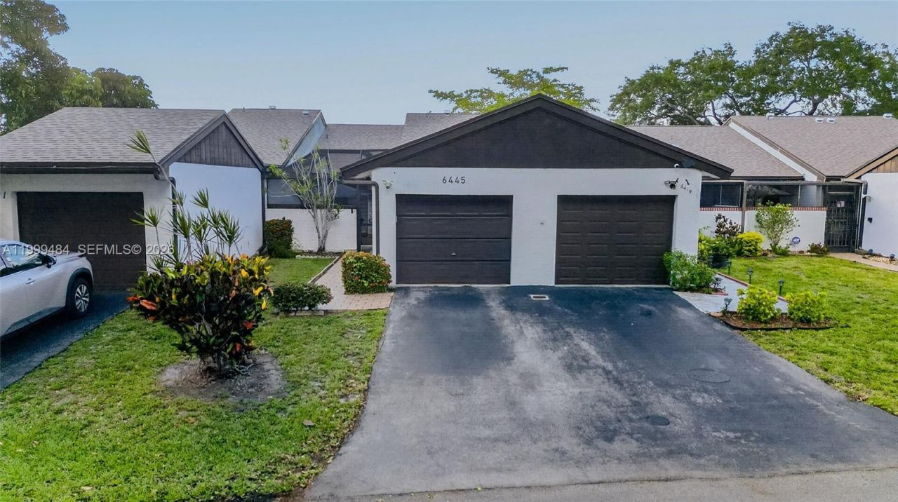 6445 W Pinehurst Cir W, Unit D25, Tamarac, FL 33321 Photo